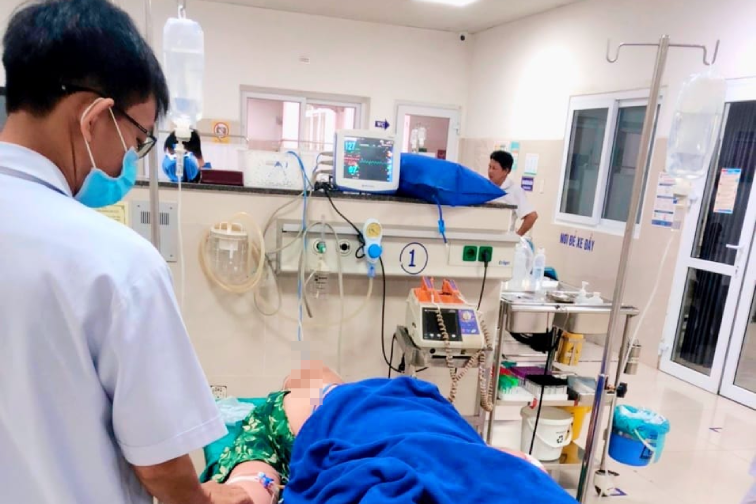 Đi du lịch, nam thanh niên suýt chết vì uống thuốc giảm đau