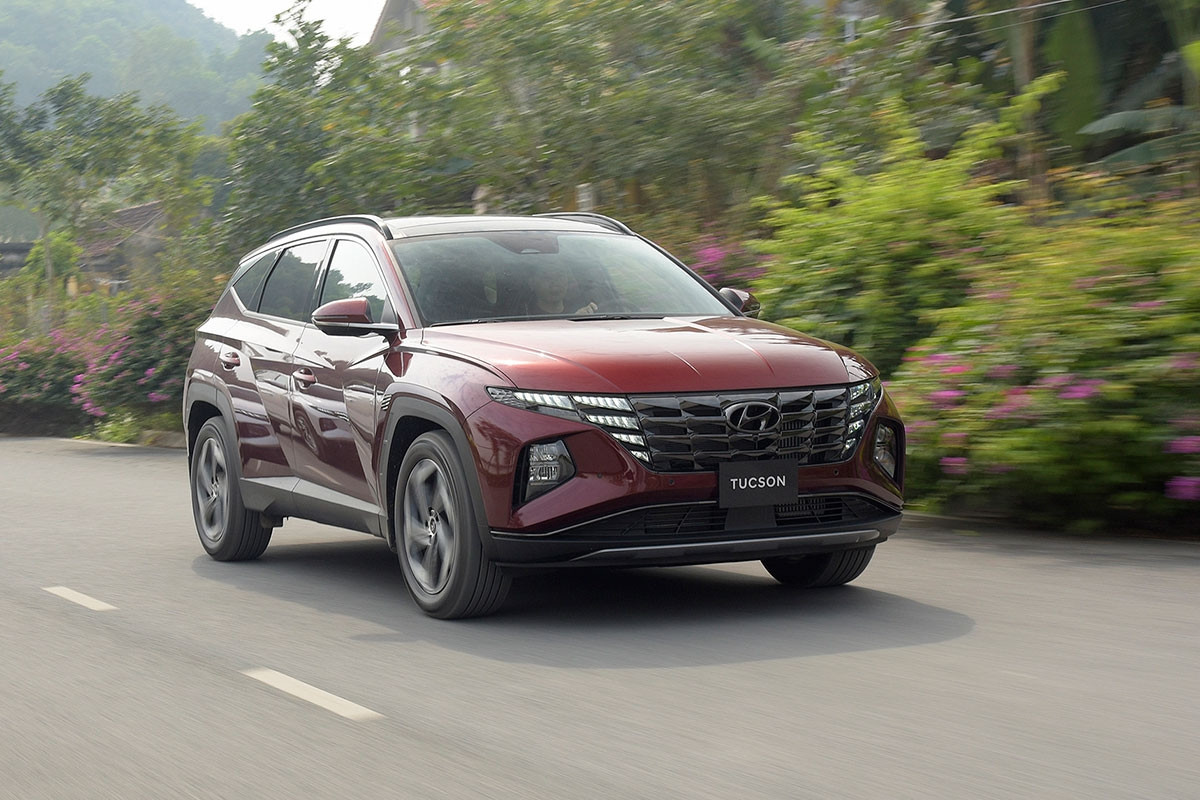 Giá 800 triệu đồng, mua Hyundai Tucson hay chọn xe khác?