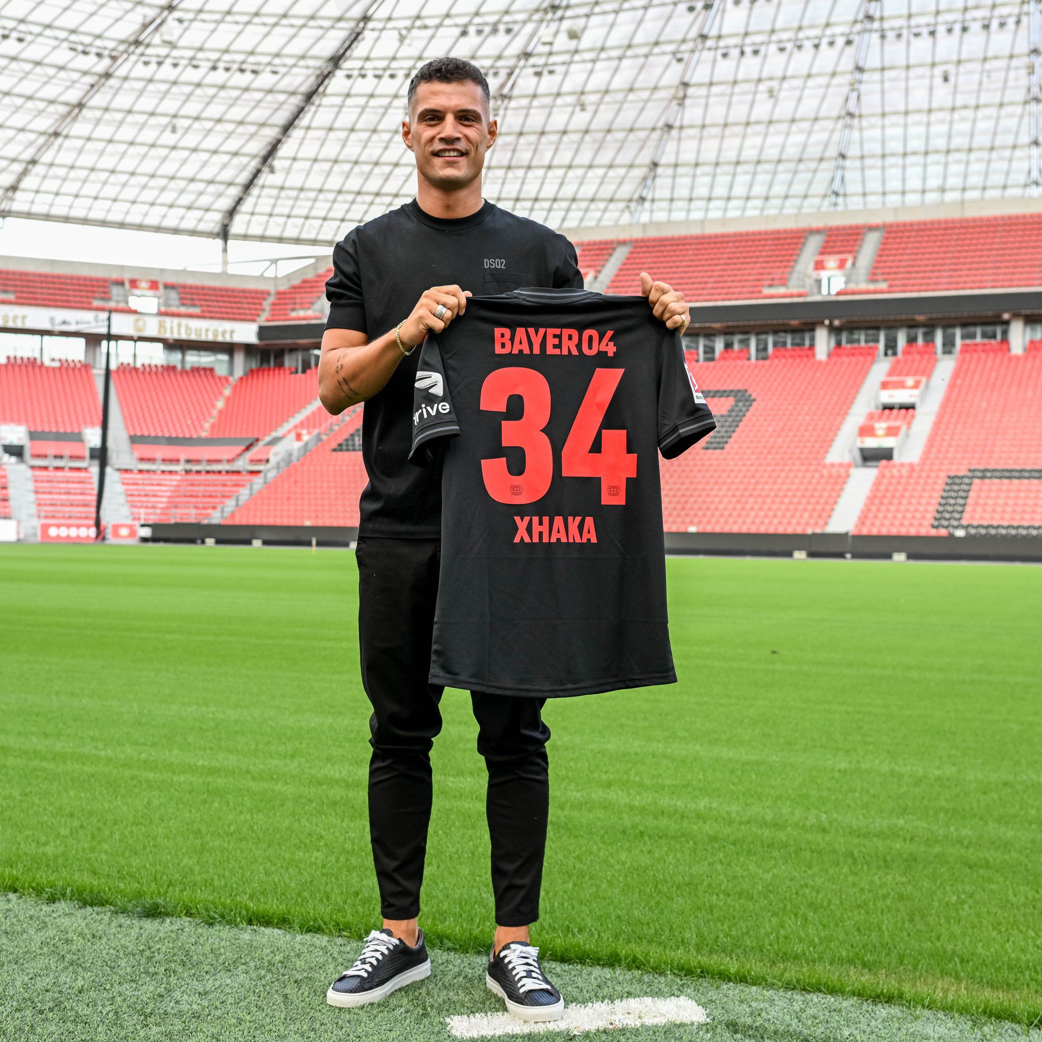 Granit Xhaka lên tiếng việc bỏ Arsenal sang Leverkusen vì vợ