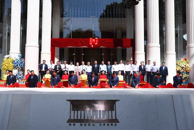 Ho Guom Opera opens in Hanoi downtown hinh anh 1