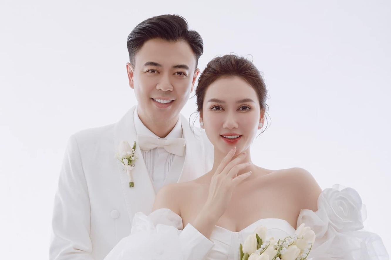 Loạt ảnh cưới của MC Tuấn Tú và diễn viên Hương Giang