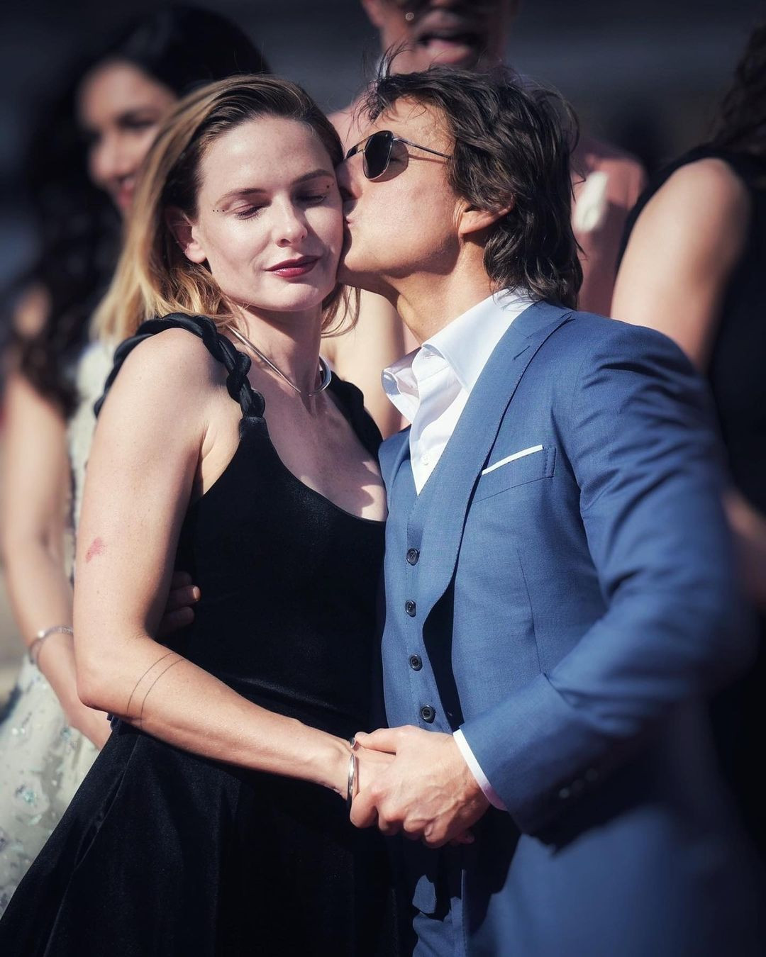 Rebecca Ferguson: Làm việc với Tom Cruise đau đớn như sinh con