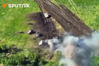 Video xe bọc thép Ukraine nổ tung vì sa vào bãi mìn của Nga