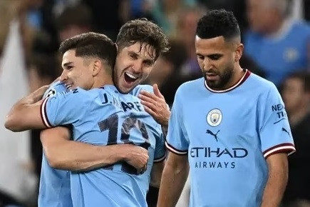 Arsenal chơi lớn, âm mưu ‘đánh cắp’ 2 ngôi sao Man City