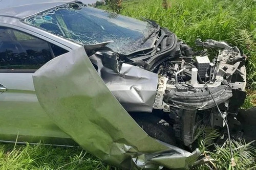 One dead, four injured in car-train collision in Hai Duong