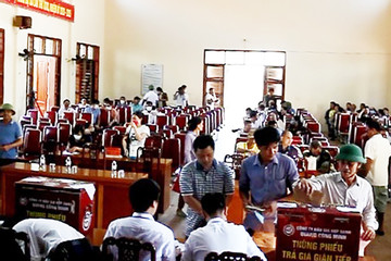 Phó Chủ tịch huyện lên tiếng về em trai, cháu ruột trúng đấu giá 43 lô đất