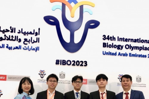 Three VN students win medals at International Biology Olympiad
