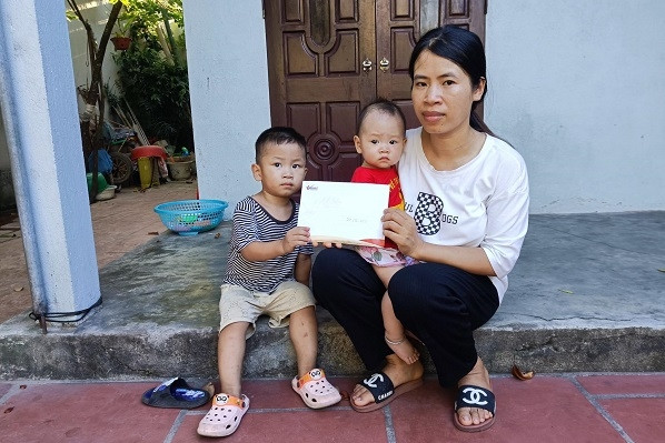 Trao hơn 34 triệu đồng đến gia đình có 2 con bị mắc bệnh tim bẩm sinh