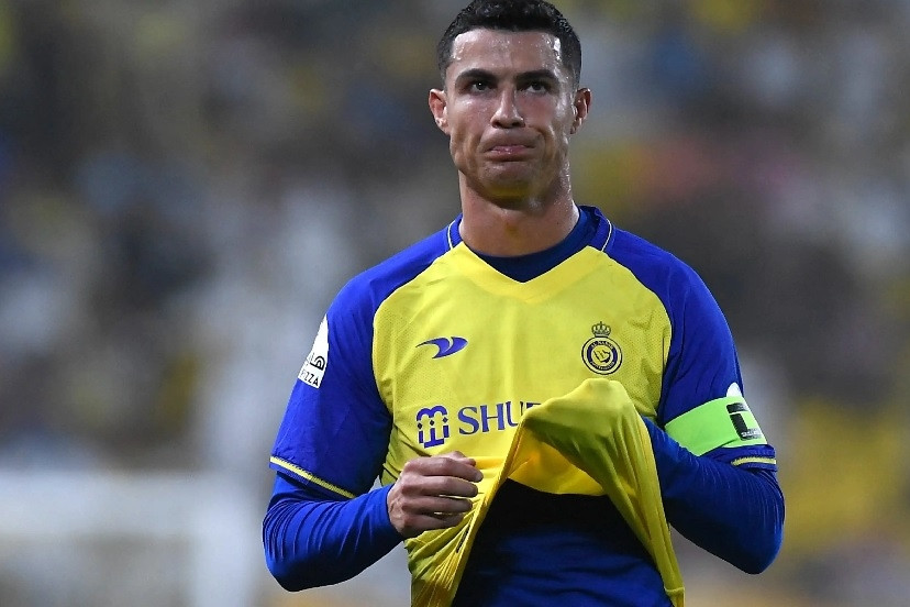 Al Nassr của Ronaldo bị FIFA cấm đăng ký cầu thủ mới vì... nợ tiền