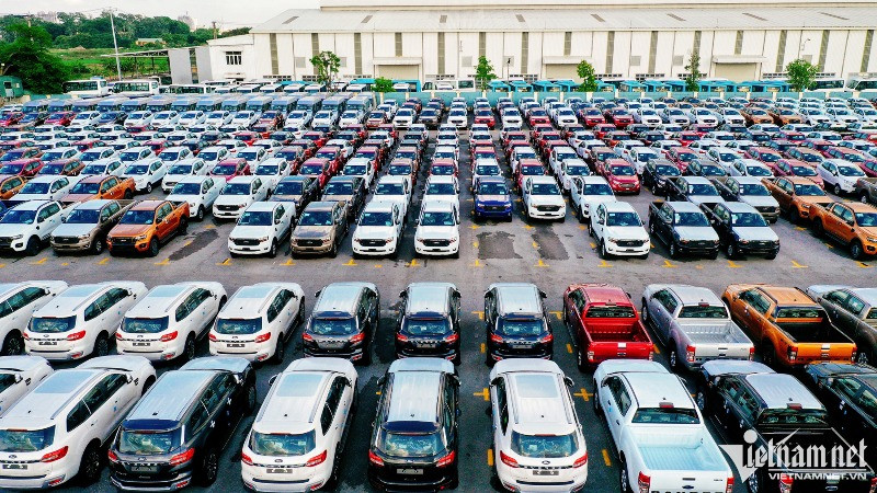 Thị trường ô tô 'le lói' tăng sức mua sau bão giảm giá