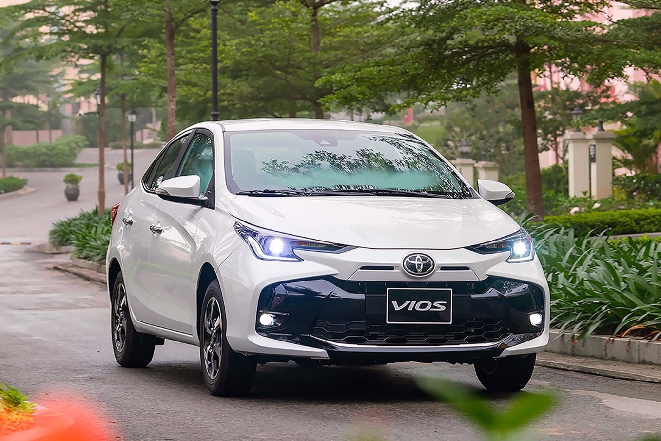 Top 10 xe bán chạy tháng 6: Toyota Vios số 1, Honda City, Corolla Cross mất hút