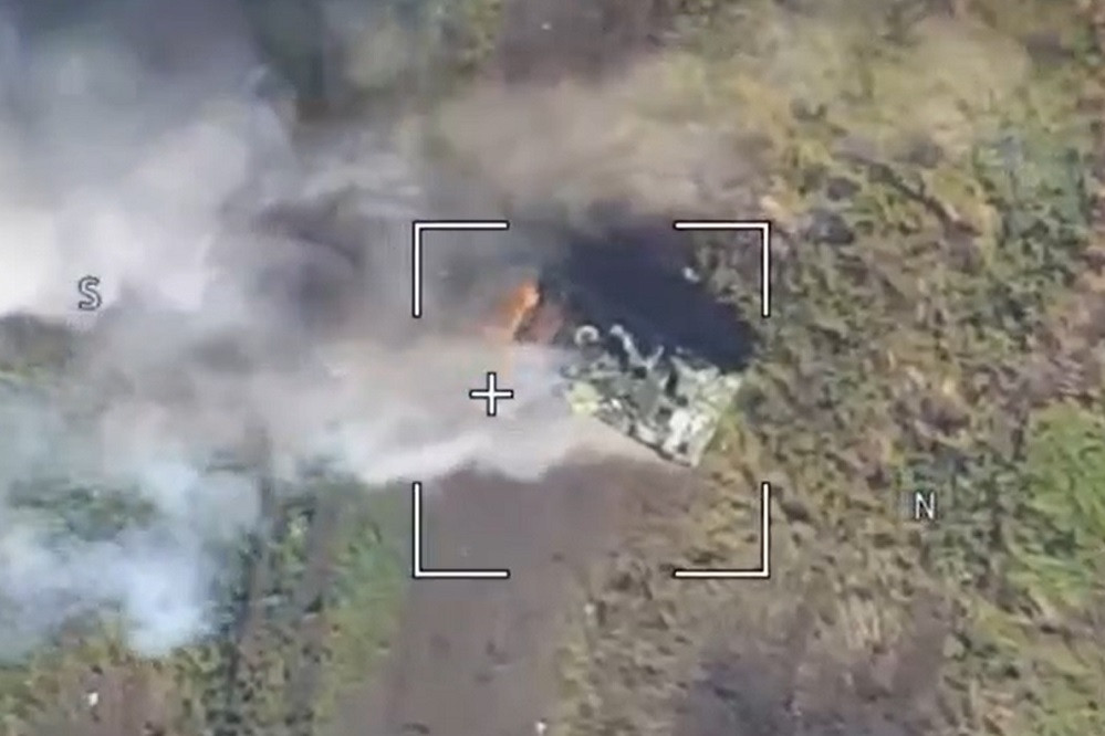 Video thiết giáp Mỹ bị đặc nhiệm Nga bắn cháy ở Ukraine