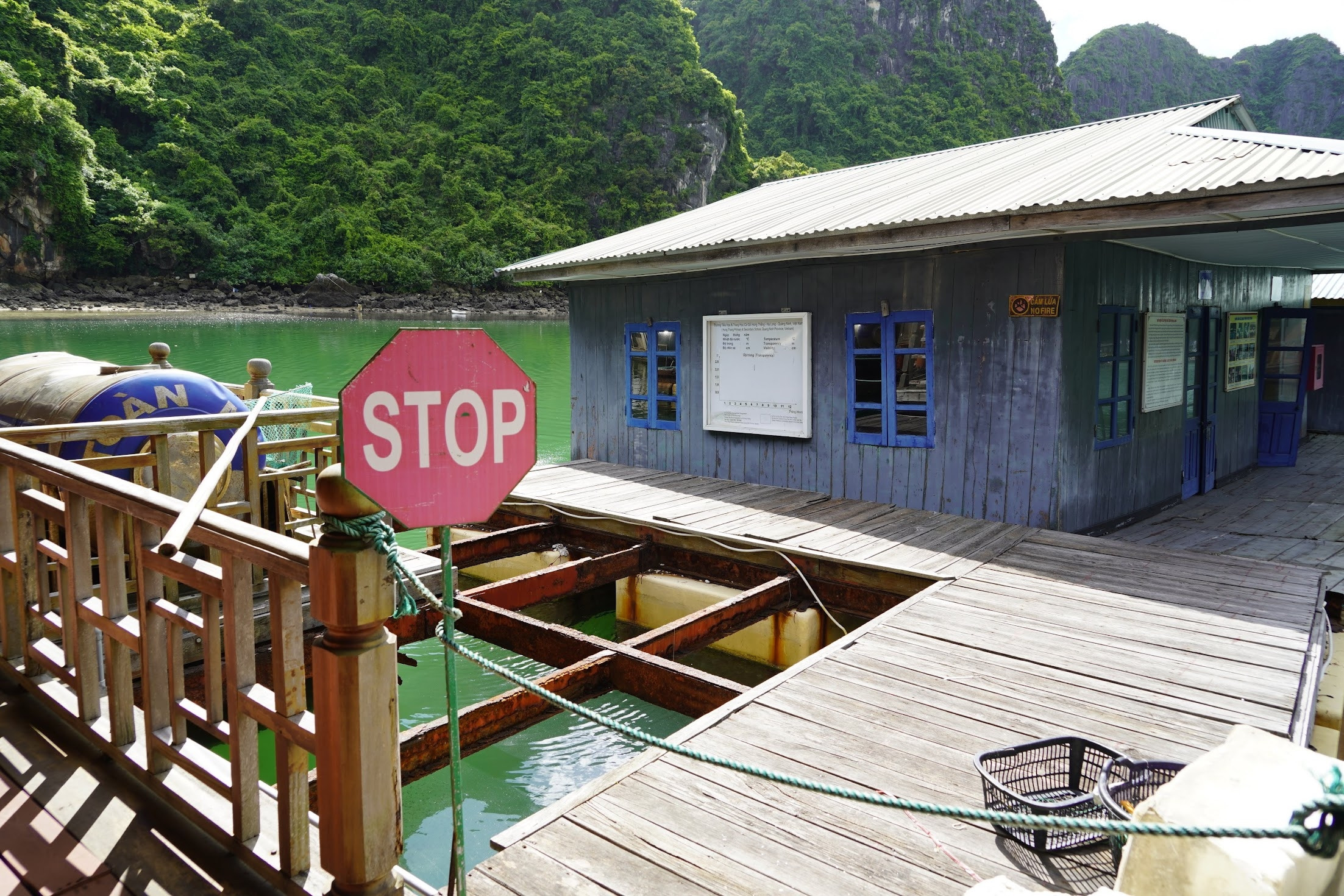 Yêu cầu sửa chữa, trùng tu làng chài đẹp nhất thế giới trên Vịnh Hạ Long