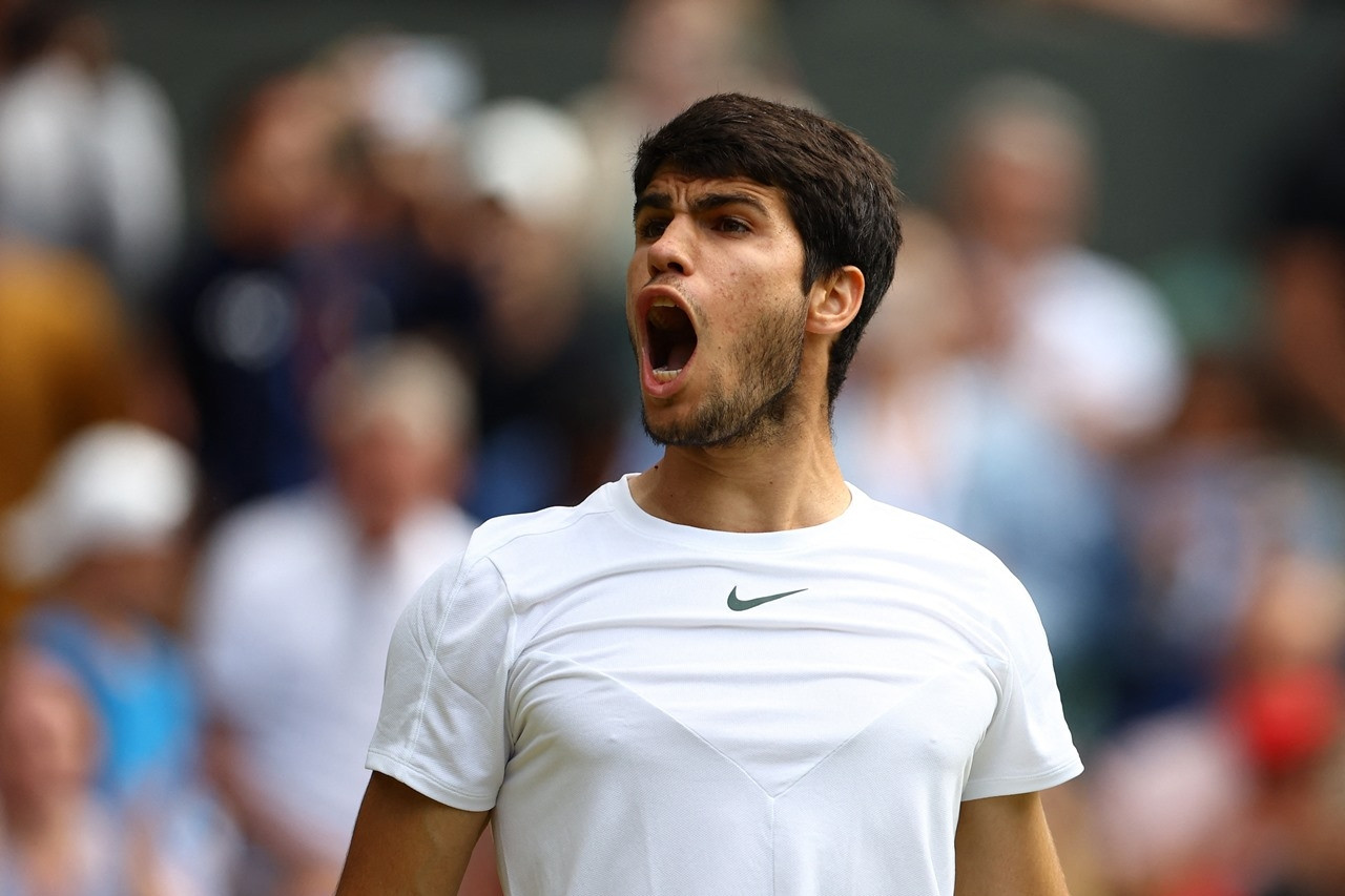 Carlos Alcaraz lần đầu vào bán kết Wimbledon