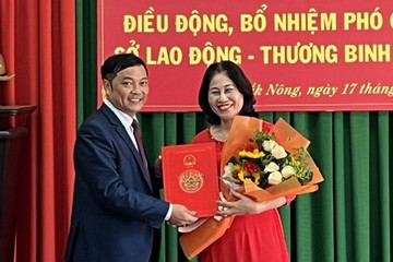 Cho thôi việc phó giám đốc sở xin nghỉ hưu trước tuổi ngay tại lễ bổ nhiệm