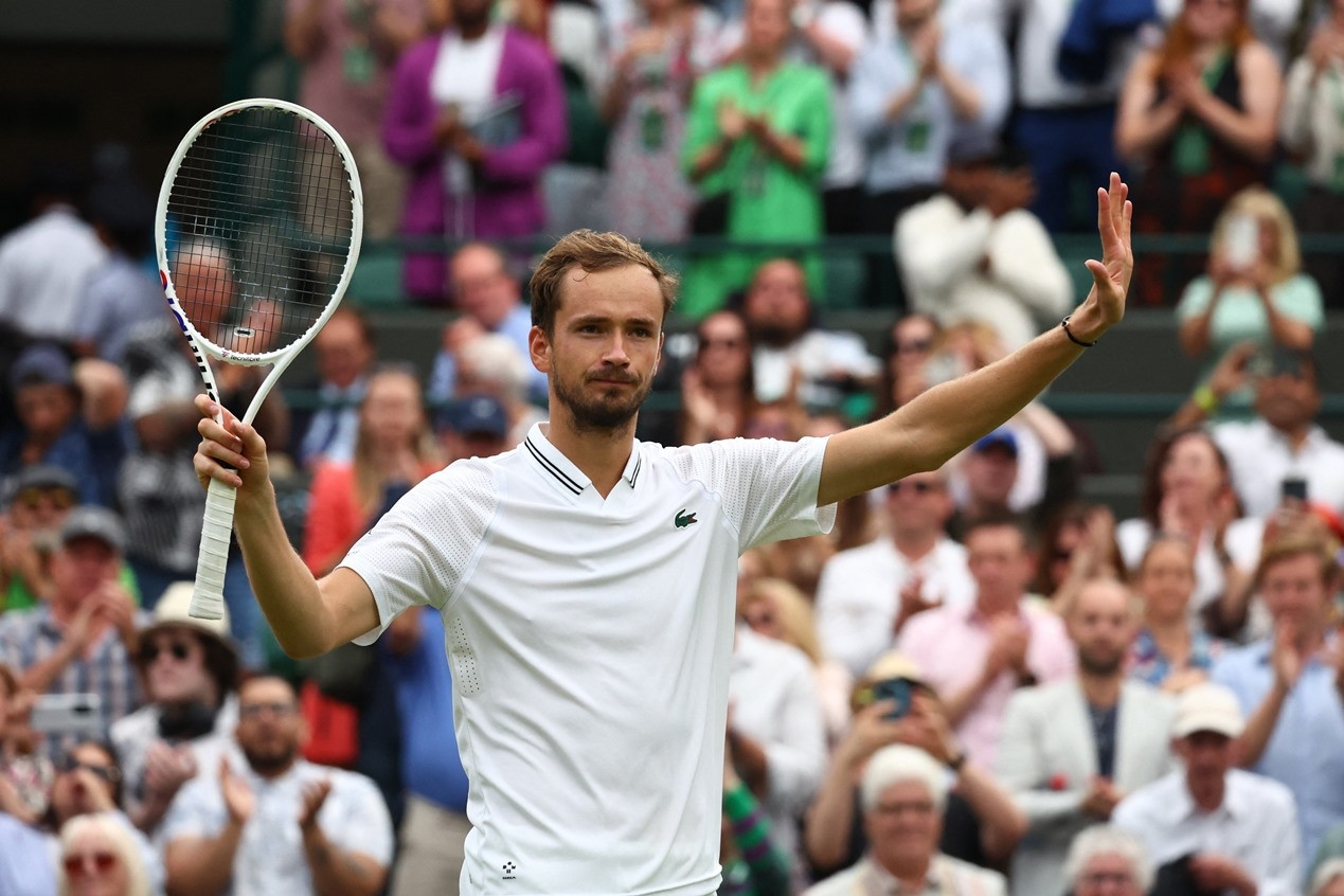 Giải mã hiện tượng Eubanks, Medvedev đoạt vé bán kết Wimbledon
