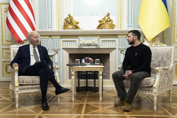 Ông Biden xem xét gửi tên lửa tầm xa cho Ukraine, Đức cung cấp thêm Patriot