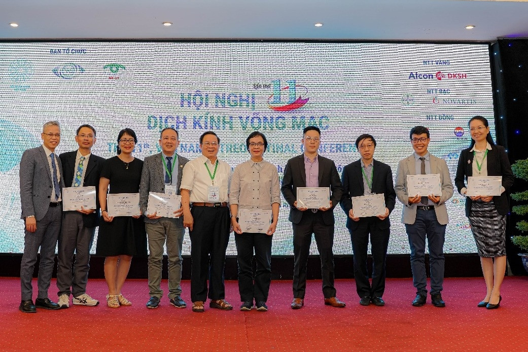 Quỹ Mắt Sáng 2023 ủng hộ 250 triệu đồng cho bệnh nhân đáy mắt