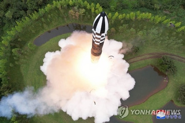 Triều Tiên xác nhận thử tên lửa ICBM mới, gửi cảnh báo tới Mỹ