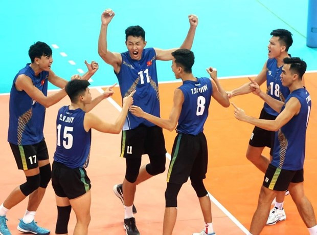 Vietnamese male volleyballers advance to AVC Challenge Cup semifinals hinh anh 1