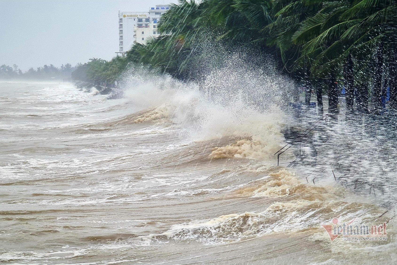 Biển Đông có thể đón áp thấp nhiệt đới vào đêm nay