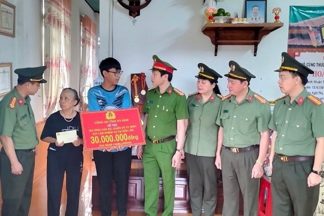 Công an Hà Nam thăm gia đình liệt sĩ, cán bộ công an bị thương ở Đắk Lắk