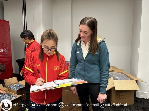 FIFA provides equipment for Vietnamese women’s football team hinh anh 2