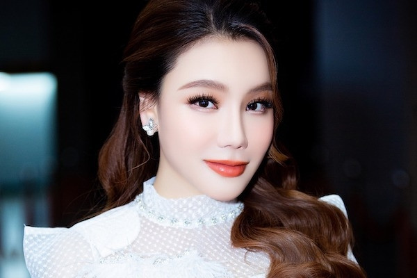Bị 'soi' ngoại hình khác lạ, Hồ Quỳnh Hương nói 'tôi có được khen đâu mà sợ chê'