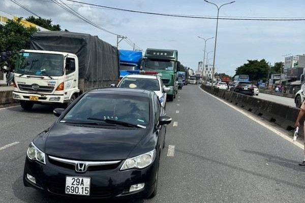 CSGT Đồng Nai bắt nghi phạm giết người đang trên đường bỏ trốn