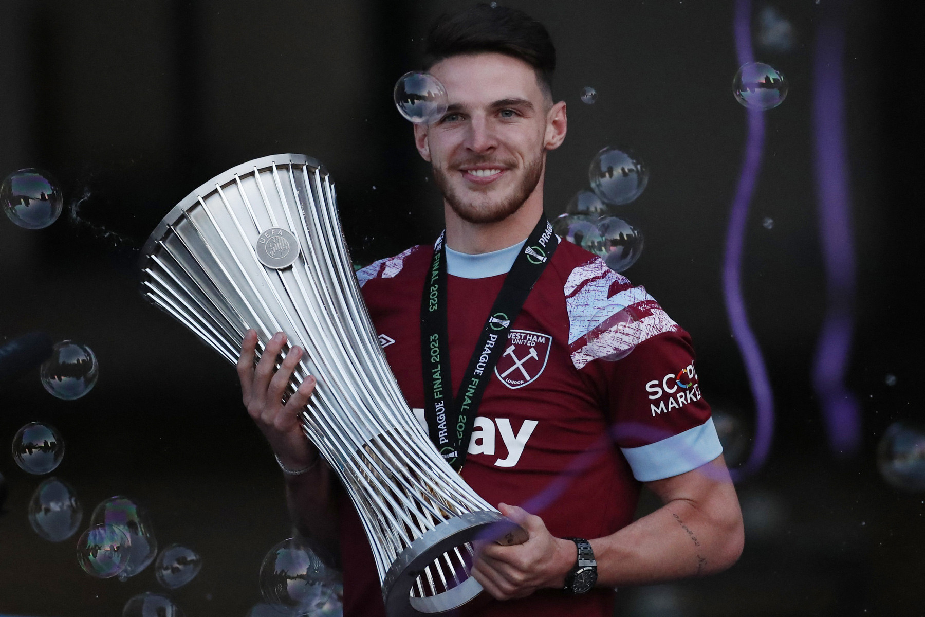 Declan Rice đến Arsenal, lập kỷ lục bóng đá Anh