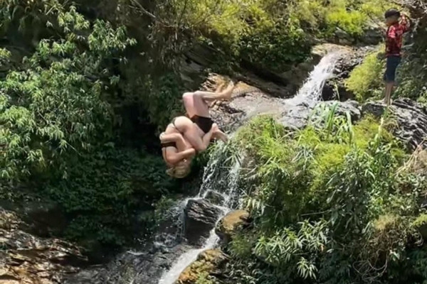 Du khách đuối nước tử vong khi nhảy thác Du Già ở Hà Giang