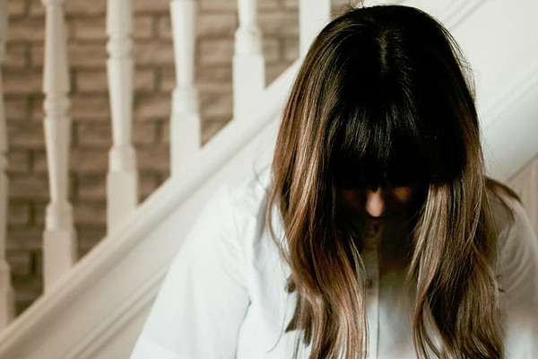 Sau ly hôn, đến nhà cũ dọn đồ, tôi khóc thảm khi đọc nhật kí của chồng