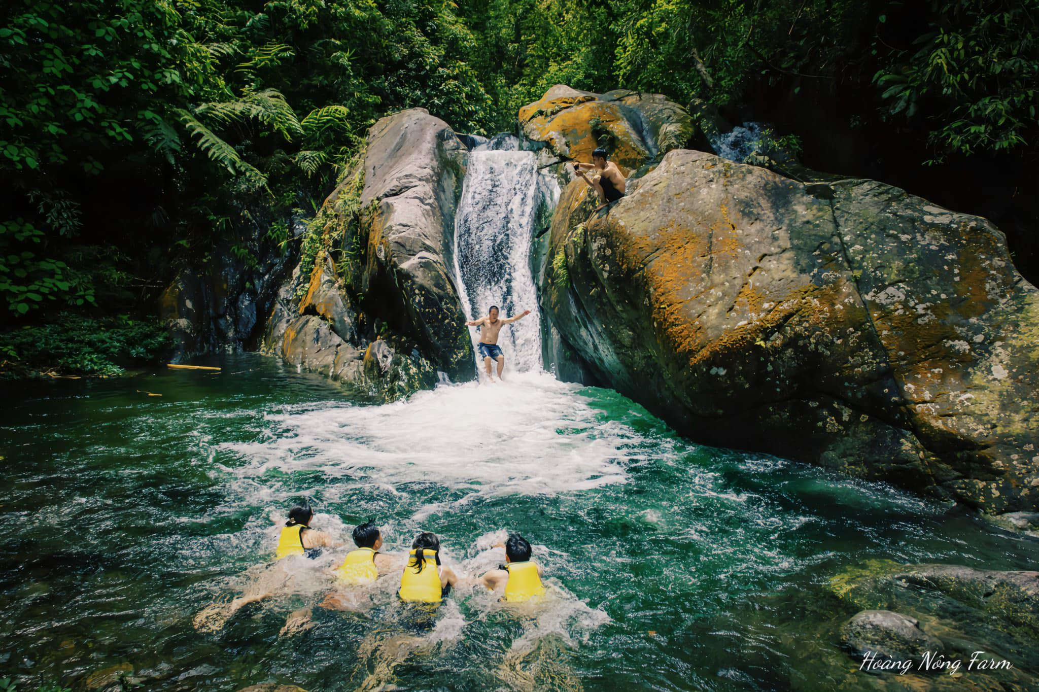 4 suối thác gần Hà Nội đẹp mê ly, điểm đến tránh nóng, sống ảo triệu view