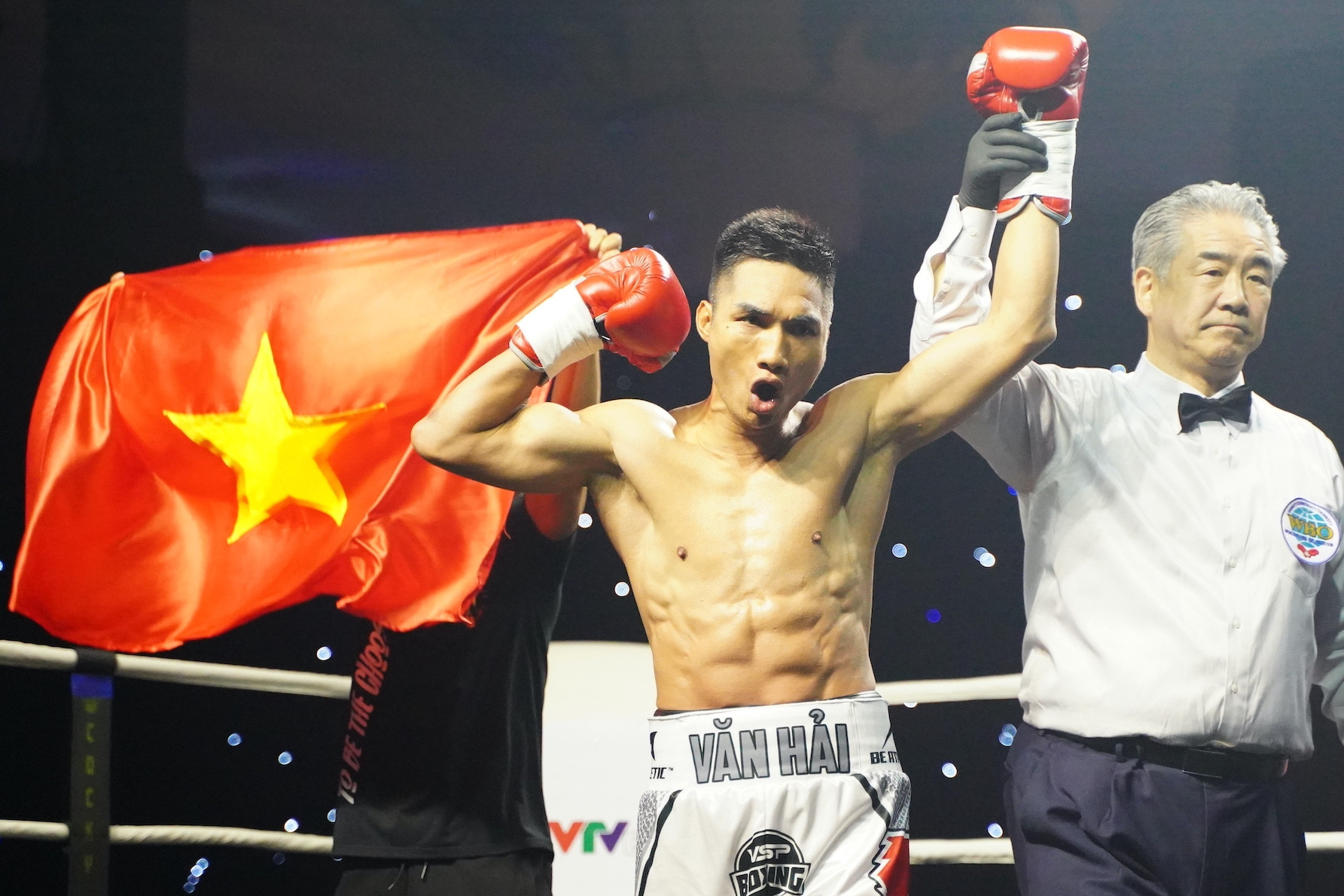 Võ sĩ Việt Nam thắng knock-out sau 12 giây