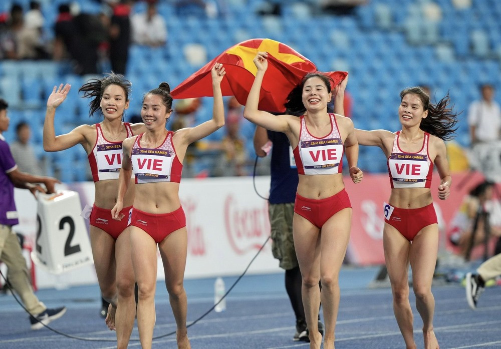 Clip điền kinh Việt Nam giành HCV chạy 4x400m nữ châu Á 2023