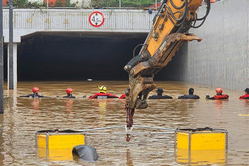 Hàn Quốc: Tìm thấy nhiều thi thể người mắc kẹt trong đường hầm ngập nước