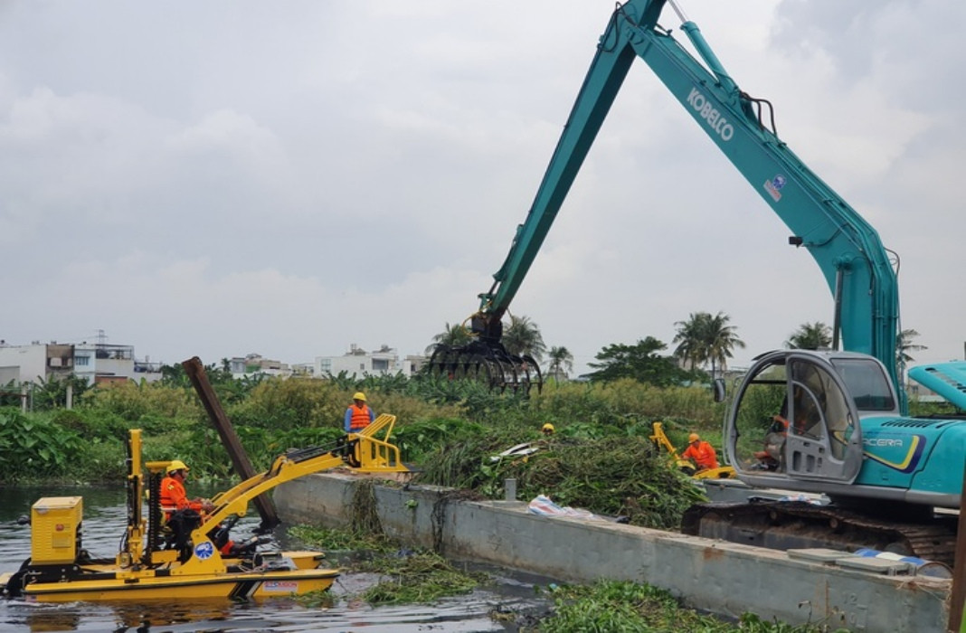 HCMC to spend VND8.5 billion collecting garbage on Saigon River