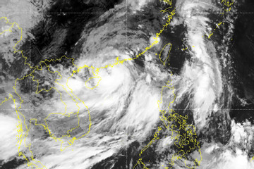 Bão số 1 giật cấp 15 đang di chuyển nhanh, áp sát vịnh Bắc Bộ