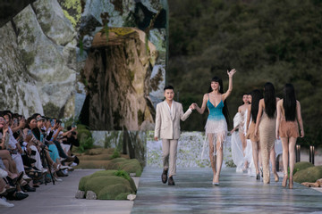 BST Brilliant Charm mở màn đêm diễn Vietnam Beauty Fashion Fest 4