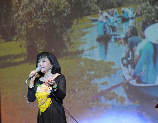 Danh ca Hương Lan tiết lộ lý do không hát đám cưới ảnh 2