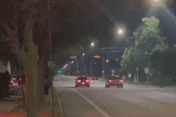 Đua xe trái phép, hai chiếc ô tô phớt lờ đèn đỏ gây tai nạn nghiêm trọng