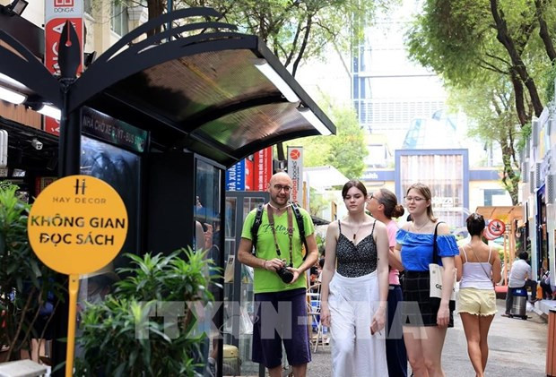 Family tours a trend in Ho Chi Minh City this summer hinh anh 2