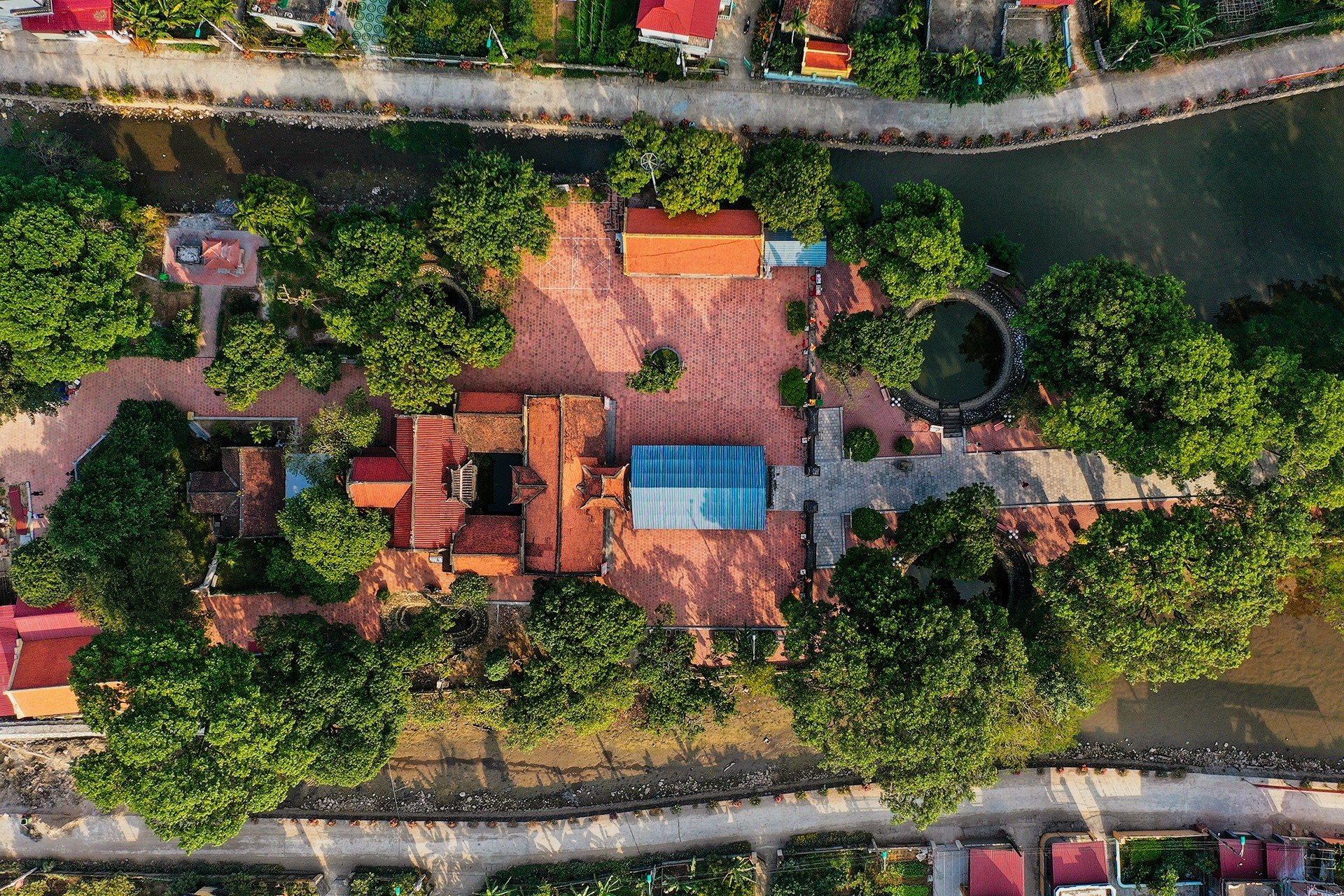 Mysterious features at Tran Thuong temple