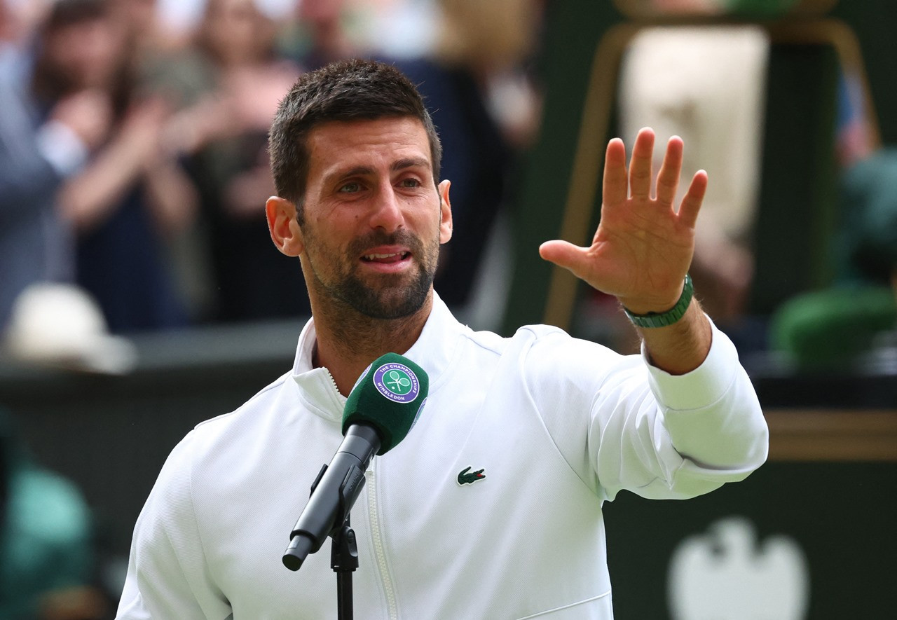 Djokovic bật khóc sau trận chung kết Wimbledon 2023