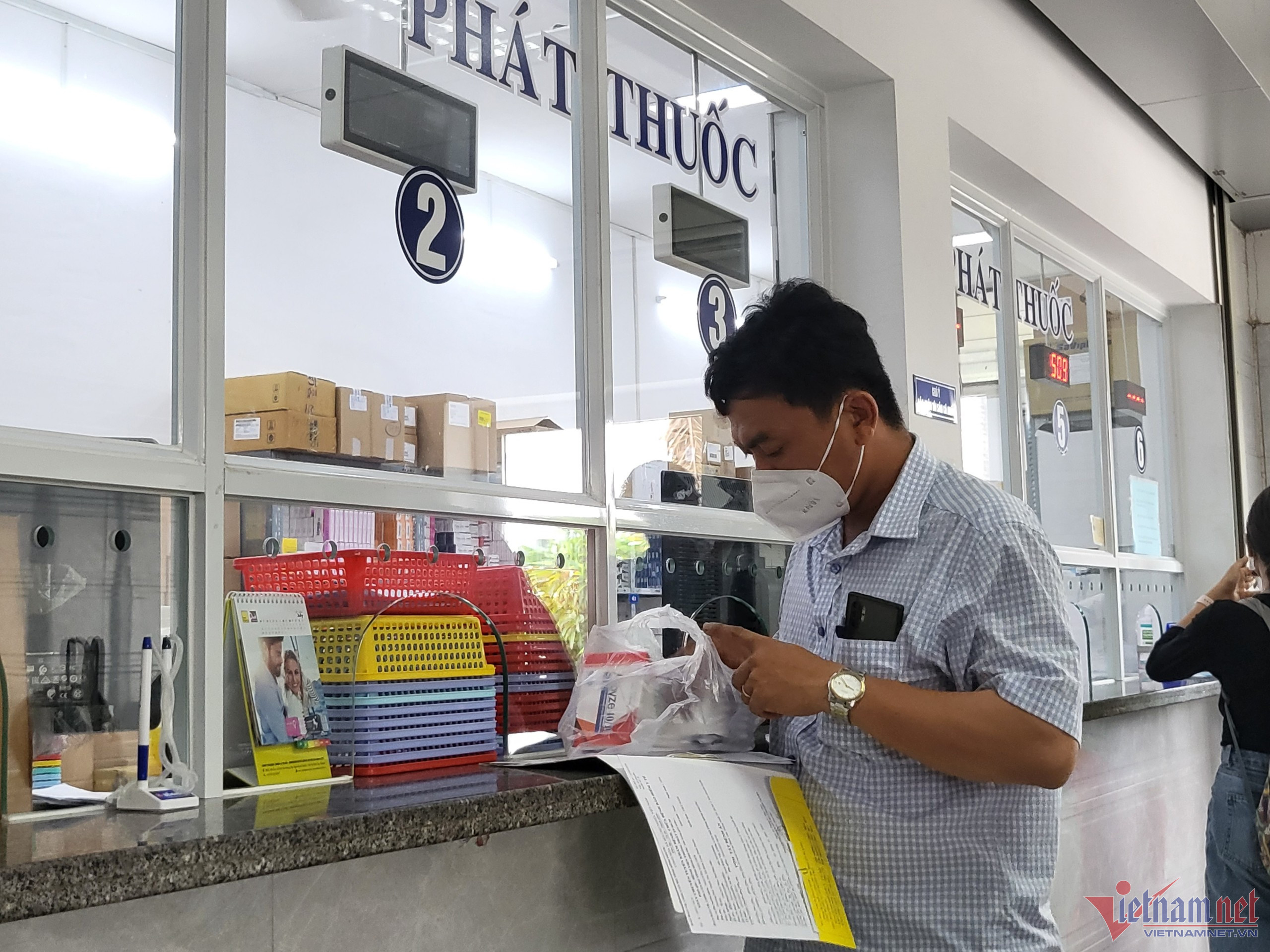Vì sao có bác sĩ thích viết tay, ngại minh bạch khi kê đơn thuốc?