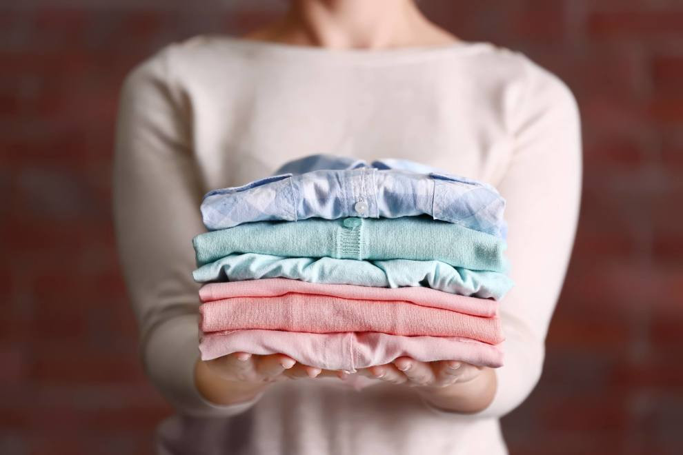 3 mẹo cực đơn giản giúp quần áo lưu hương thơm như giặt tiệm - Ảnh 2.