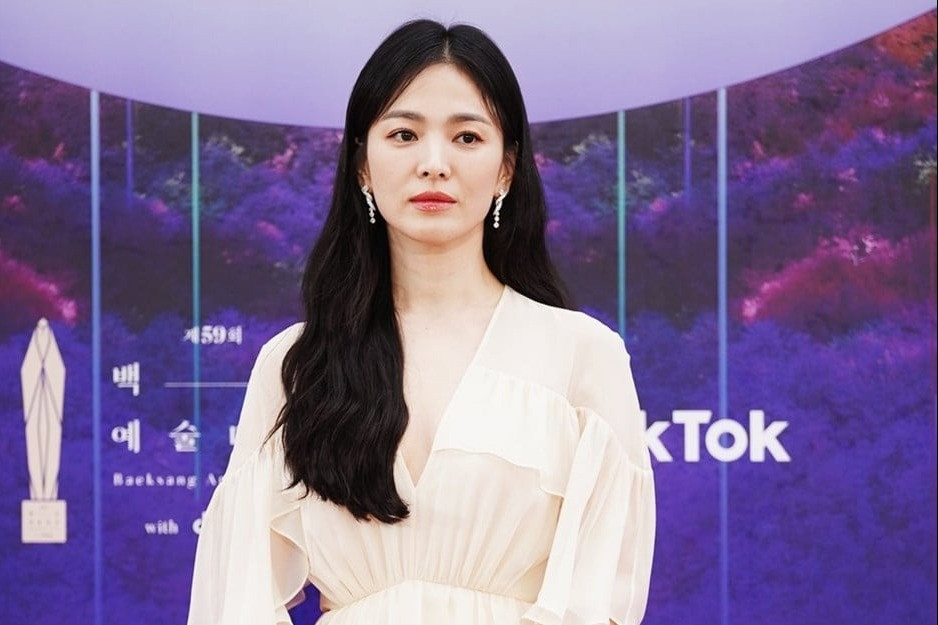 Song Hye Kyo xin lỗi vì tai nạn lao động khi xây nhà mới