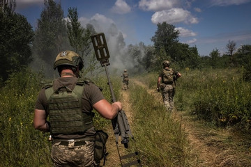 Sử dụng thiết bị rà phá bom mìn của phương Tây, Ukraine 'tiến thoái lưỡng nan'