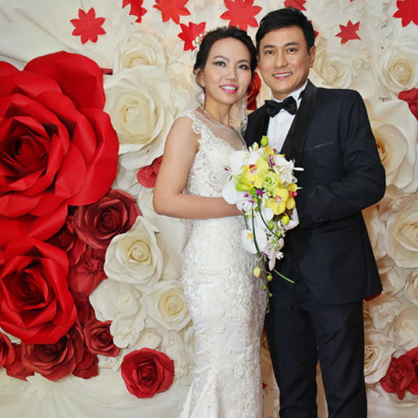 Thân thế 'ông trùm phản diện' phim phía Nam: Tài tử thập niên 90, kín tiếng bên vợ doanh nhân kém 12 tuổi - Ảnh 5.