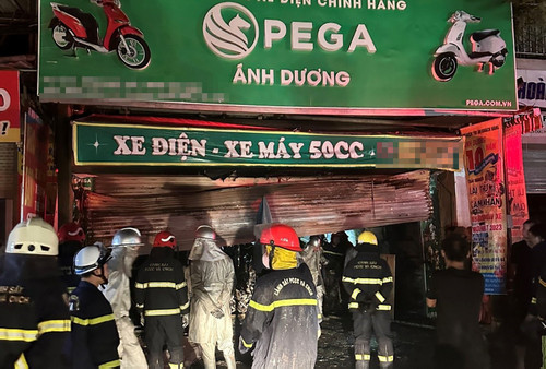 Bản tin trưa 19/7: Cháy nhà trong đêm ở Hà Nội, gia đình 3 người tử vong